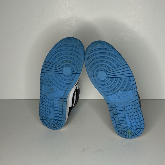 Nike Jordan 1 Mid in University Blue - Picture 8 of 16